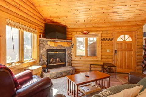 Hot Tub Hideaway w/ Views & Deck in Fairplay! House in Park County
