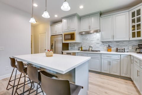 Pet-Friendly Duplex Unit in Southwest Houston Apartment in Houston