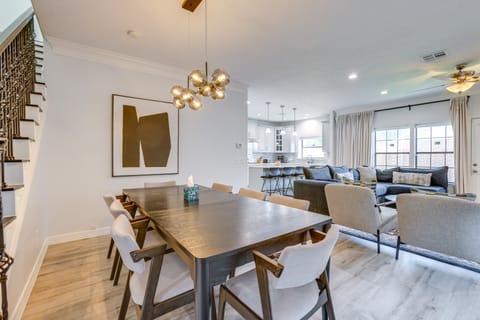 Pet-Friendly Duplex Unit in Southwest Houston Apartment in Houston