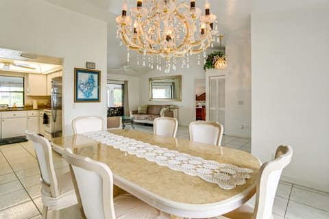 4 Mi to Port C Beach Park! Classy Canal-Front Home House in Port Charlotte