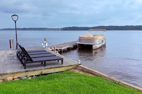 Lakefront Home w/ Hot Tub & Dock in Cross Hill! House in Lake Greenwood
