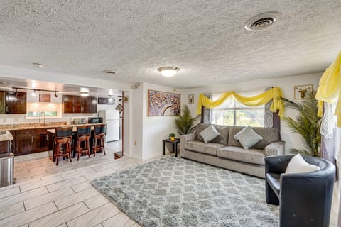 Cozy House on Meadowbrook Lake: Serene, Scenic! House in Cuyahoga Falls