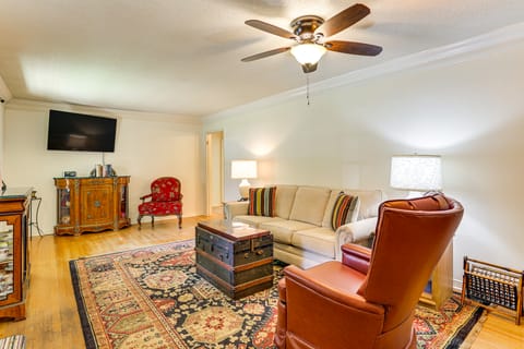 Walk to Dtwn & Freed-Hardeman: Home w/ Fenced Yard House in Tennessee