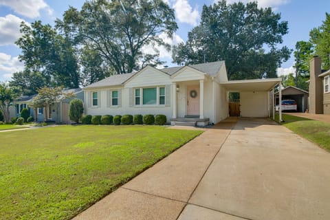 Updated Suburban Retreat: 8 Mi to Dtwn Memphis! House in Memphis