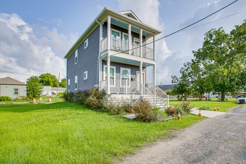 Walk to Carrollton Ave Eats: Bright NOLA Duplex! House in New Orleans