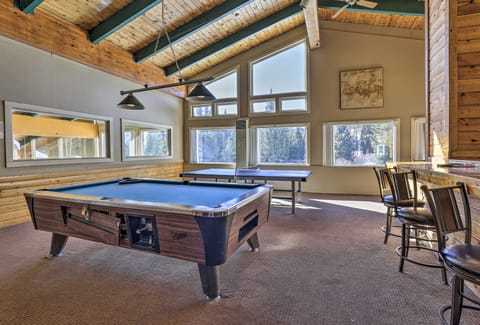 Ski & Adventure Base: Mtn-View Silverthorne Condo Apartment in Wildernest