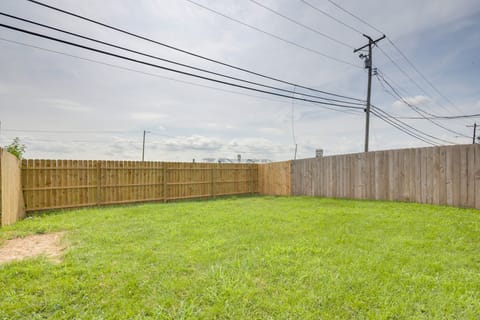 12 Mi to St Louis: Pet-Friendly Metro East Home House in Pontoon Beach