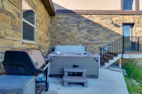 Luxe Ski Escape! Breck Home w/ Hot Tub & Game Room House in Blue River