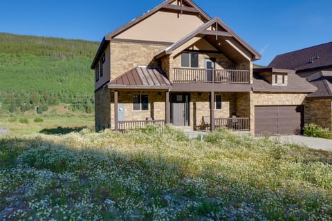 Luxe Ski Escape! Breck Home w/ Hot Tub & Game Room House in Blue River