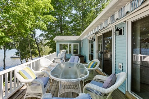 8 Mi to State Park: Waterfront Home on Duck Lake House in Michigan