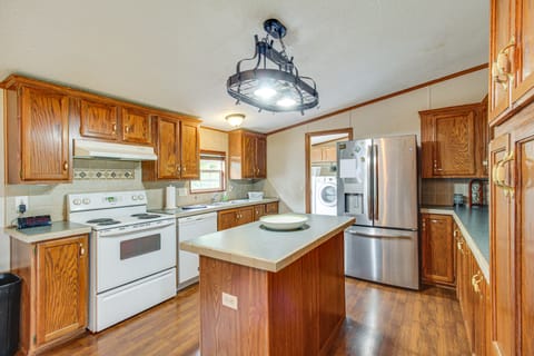 Large Private Yard: Home 16 Mi to Fall Creek Falls House in Tennessee