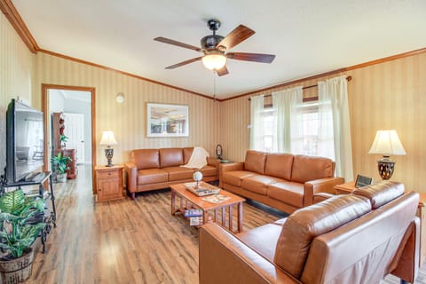 Large Private Yard: Home 16 Mi to Fall Creek Falls House in Tennessee