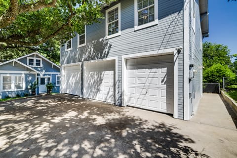 1 Mi to Downtown & Shopping: Quiet Brenham Home Apartment in Brenham