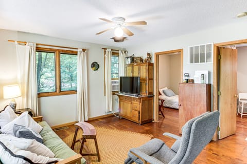 Charming Getaway: Rustic Cabin on West Battle Lake House in Minnesota