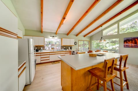 Private Hot Tub & Deck: Tranquil Volcano Hideaway! House in Volcano