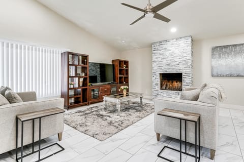 Mesa Oasis w/ Diving Pool By Spring Training, Dtwn House in Dobson Ranch