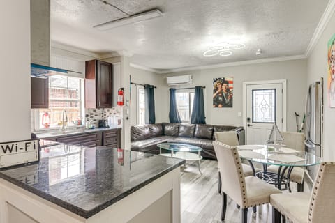 Walk to EaDo Nightlife! Dog-Friendly Houston Haven Apartment in Houston