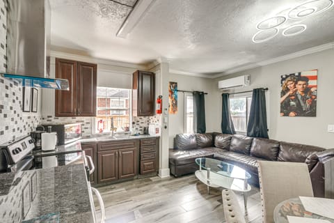 Walk to EaDo Nightlife! Dog-Friendly Houston Haven Apartment in Houston