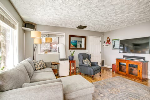 Hot Tub, Deck & Mtn Views: Nine Mile Falls Duplex House in Washington