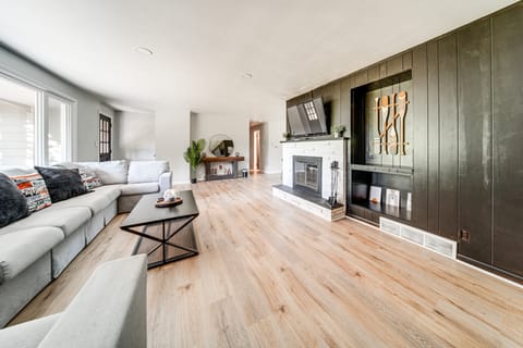 Home < 1 Mi to Lake Erie & Shades Beach Park! House in Allegheny River