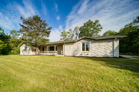 Home < 1 Mi to Lake Erie & Shades Beach Park! House in Allegheny River