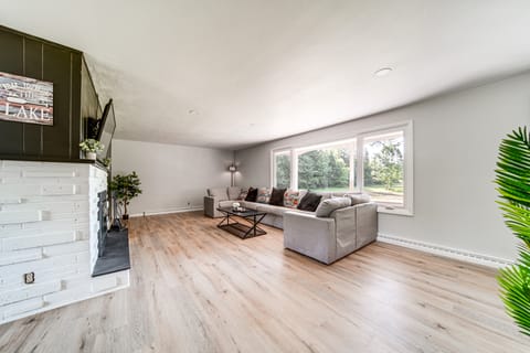 Home < 1 Mi to Lake Erie & Shades Beach Park! House in Allegheny River