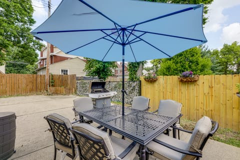 Modern Group Getaway w/ Private Yard in Cincinnati House in Cincinnati