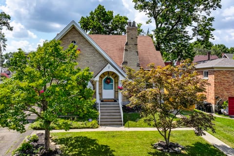 Modern Group Getaway w/ Private Yard in Cincinnati House in Cincinnati