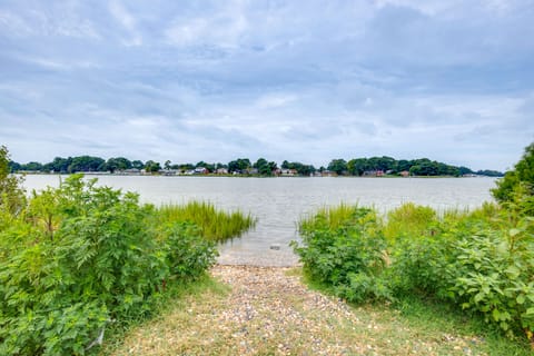 Walk to East Beach: Apt w/ Outdoor Space Apartment in Norfolk