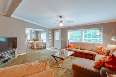 1 Mi to Silver Lake Sand Dunes: Deck, Grill & Yard House in Wisconsin