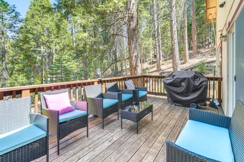 Hike, Swim, Golf: Family Retreat in Arnold! House in Arnold