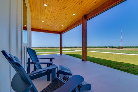 Rural Home w/ Hot Tub < 7 Mi to Winery & Golfing House in Oklahoma