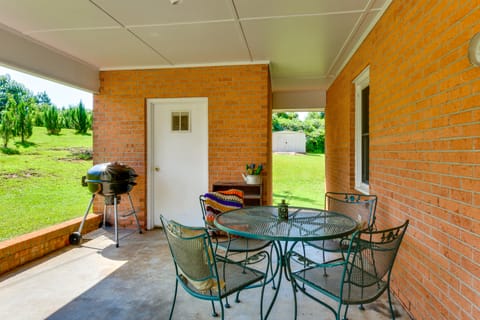 8 Mi to Clemson: Peaceful Family Home w/ Yard House in Seneca