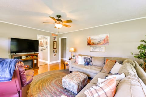 8 Mi to Clemson: Peaceful Family Home w/ Yard House in Seneca