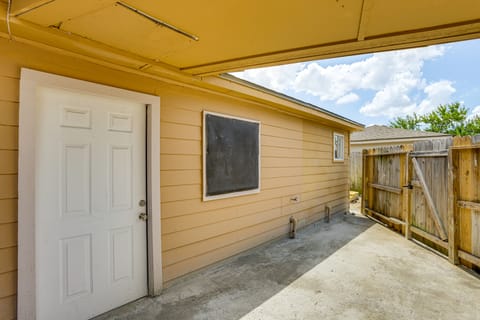 Suburban Home By Arthur Storey Park & HCA Houston! Apartment in Houston