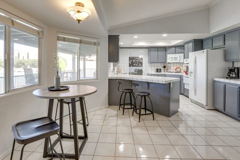 Pool, Spa & Mountain Views: Apple Valley Retreat! House in Apple Valley