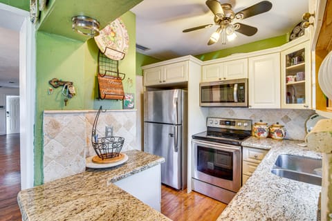 Pompano Beach Bungalow w/ Private Pool! House in Pompano Beach