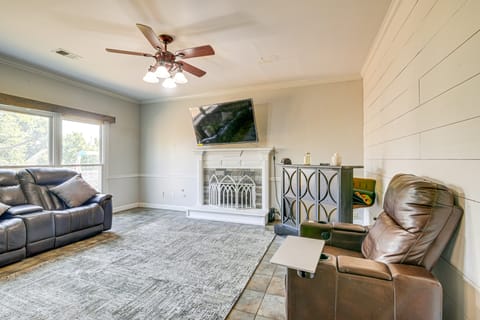 Residential Cul-De-Sac: Suburban Memphis Hideaway! House in Cordova