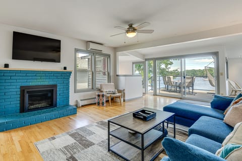 Swim, Boat & Explore! Lake Champlain Retreat! House in Malletts Bay