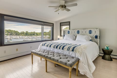 Swim, Boat & Explore! Lake Champlain Retreat! House in Malletts Bay