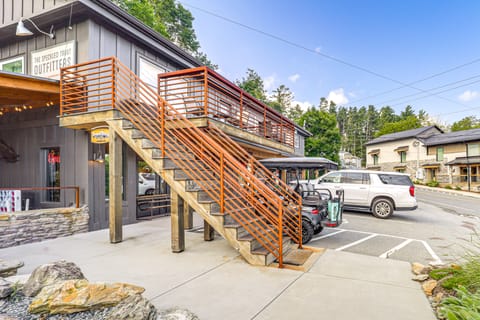 Walk to Shops, Eats & Trails: Blowing Rock Escape! Apartment in Blowing Rock