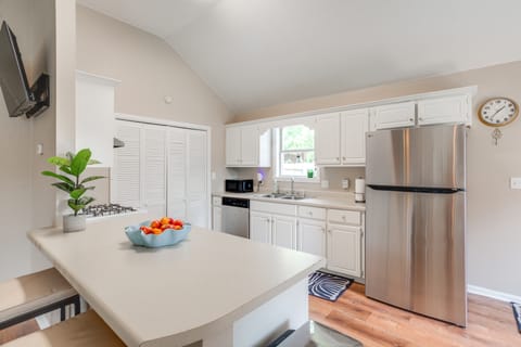 1 Mi to Ole Miss: Pet-Friendly Retreat w/ Yard House in Oxford