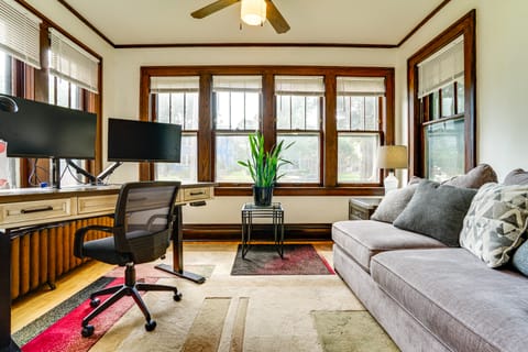 Near Hospitals & Dtwn Minneapolis! Extended Stay House in Minneapolis