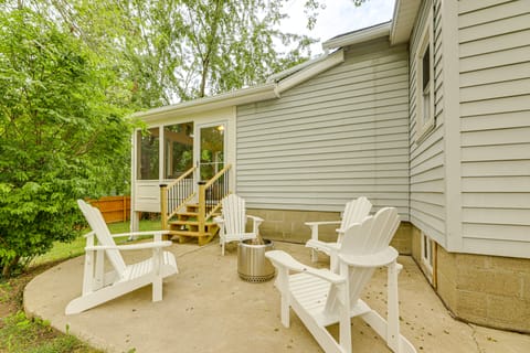 Modern Comfort Near Columbus: Home w/ Yard & Porch House in Ohio