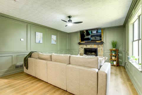 5 Mi to Stone Mountain: Family Home House in Redan