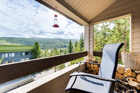 2 Mi to Winter Park Slopes: Mtn-View Condo! Apartment in Fraser