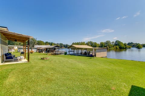 Private Dock + Fire Pit: Point A Lake Retreat! House in Alabama