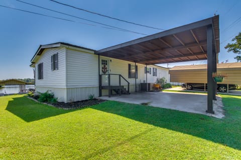 Private Dock + Fire Pit: Point A Lake Retreat! House in Alabama