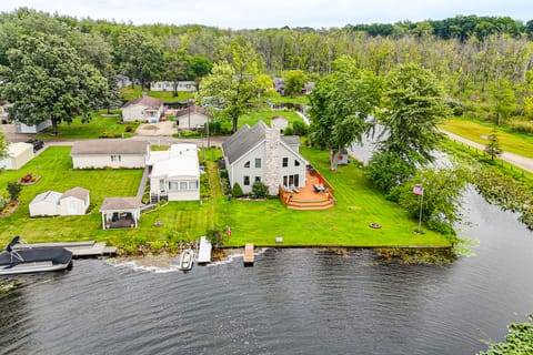 Garage Game Room, Bar: Coldwater Lake House! House in Michigan