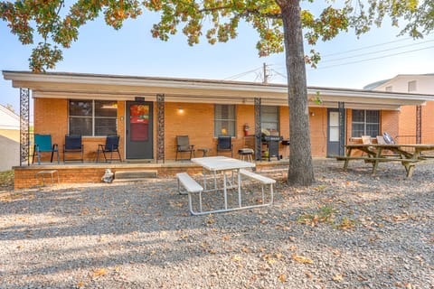 Shared Dock & Yard: Greers Ferry Lake Home! Apartment in Greers Ferry Lake